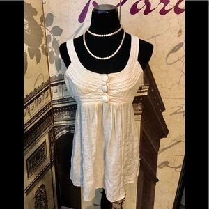 Adorable vintage inspired top in medium